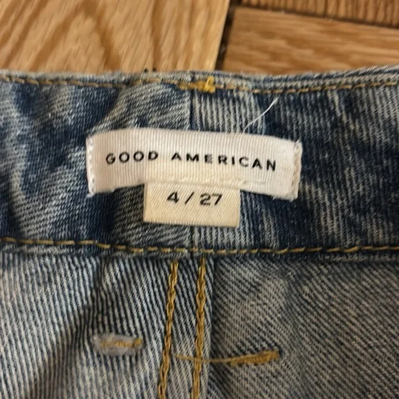Good American (on Revolve) straight 90s leg jeans - Picture 9 of 10
